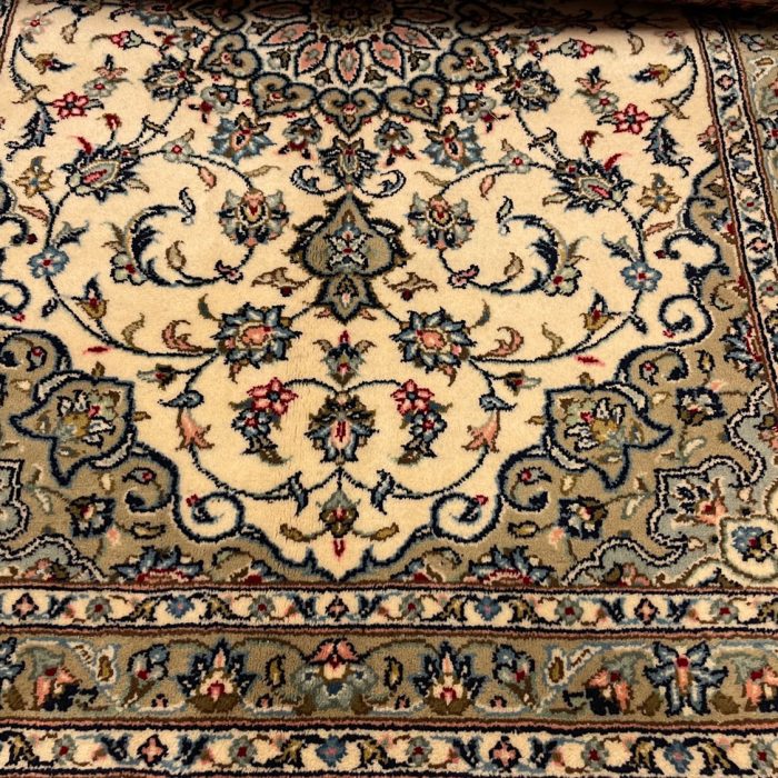 Handmade Wool Persian Rug<br><span style="font-size:14px;font-weight:bold;"4.11 X 3.4 ft ( 149 x 100 cm)