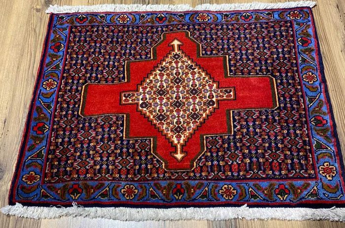Persian Handmade Wool Rug   1.10 X 2.7ft (57 X 79cm)