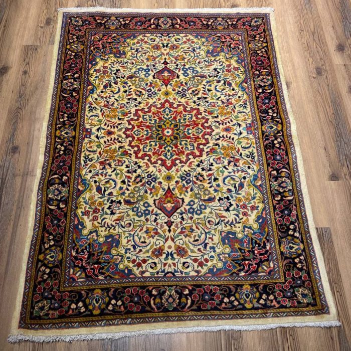 Persian Handmade Wool Rug Size: 4.10 X 3.8 ft (146 X 110 cm)