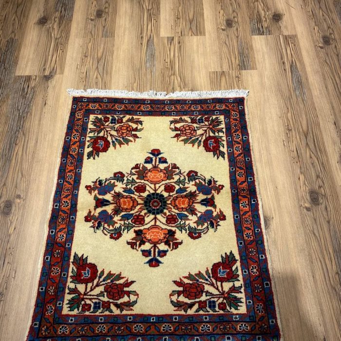 Persian Handmade Wool Rug   2.9 X 2.3 ft (83 X 67 cm)