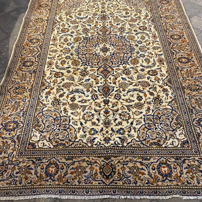 Persian Handmade Wool Rug   9.10 X 6.9 ft (298 X 206 cm)