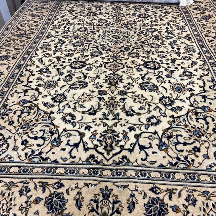 Persian Kashan Wool Rug Size: 9.9 X 6.6 ft (302 X 201 cm)