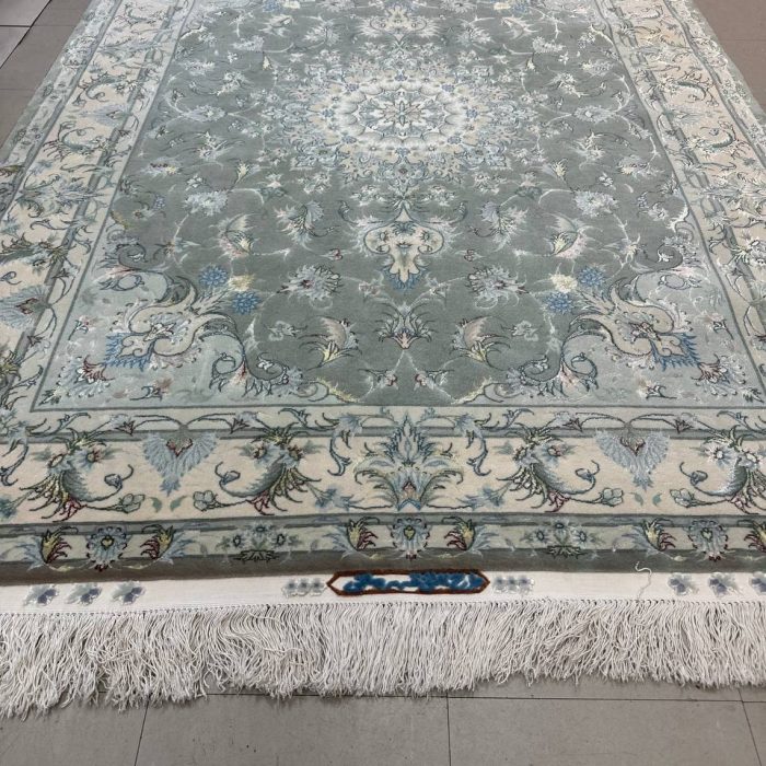 Persian Wool & Silk Rug size: 5 X 7 ft (151 X 210 cm)