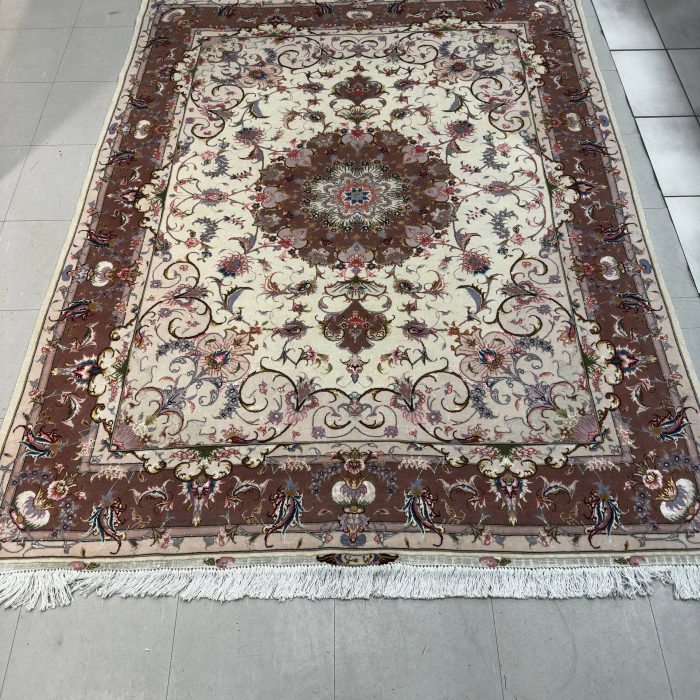 Persian Handmade Tabriz Wool & Silk Rug Size: 5.3 X 6.9 ft ( 160 X 206 cm)