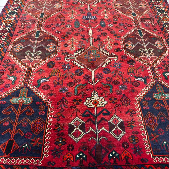 Persian Handmade Shiraz Wool Rug Size: 9 X 5.9 ft (274 X 180 cm)