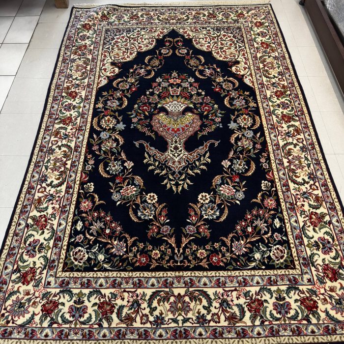 Persian Wool & Silk Handmade Isfahan Rug Size: 7.6 x 5 ft