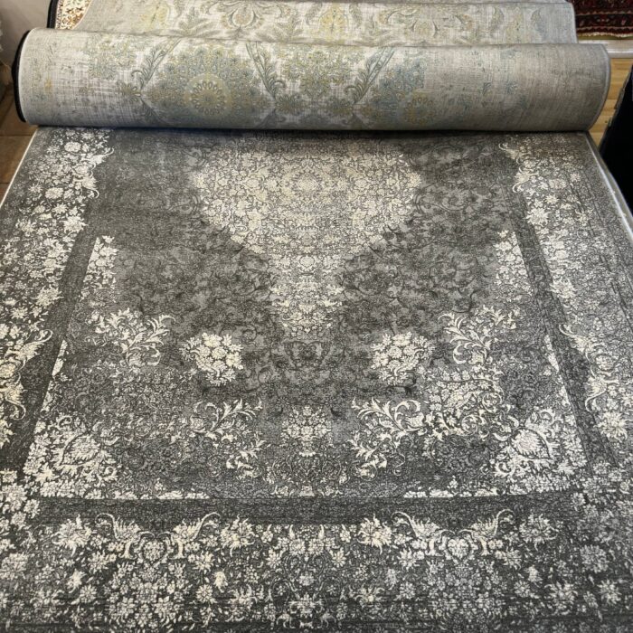Machine Made Persian Rug Size: 5 x 7.5 ft (150 x 225 cm)