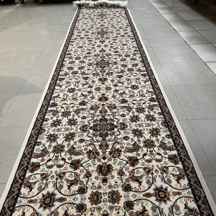 Machin Made Runner Size:10 X 2.4 ft (300 X 70 cm)