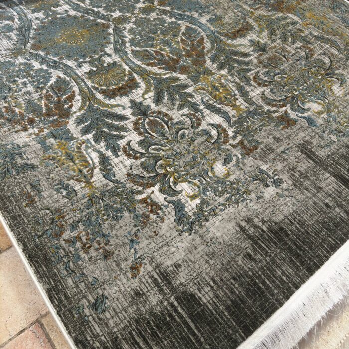 Machine Made Persian Rug Size: 5 x 7.5 ft (150 x 225 cm)